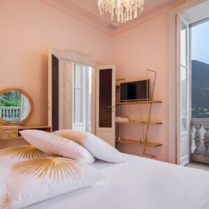 Camera - Gold Room