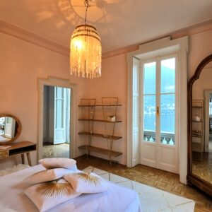 Camera - Gold Room