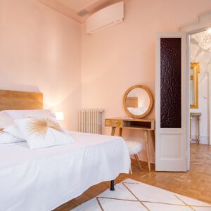 Camera - Gold Room